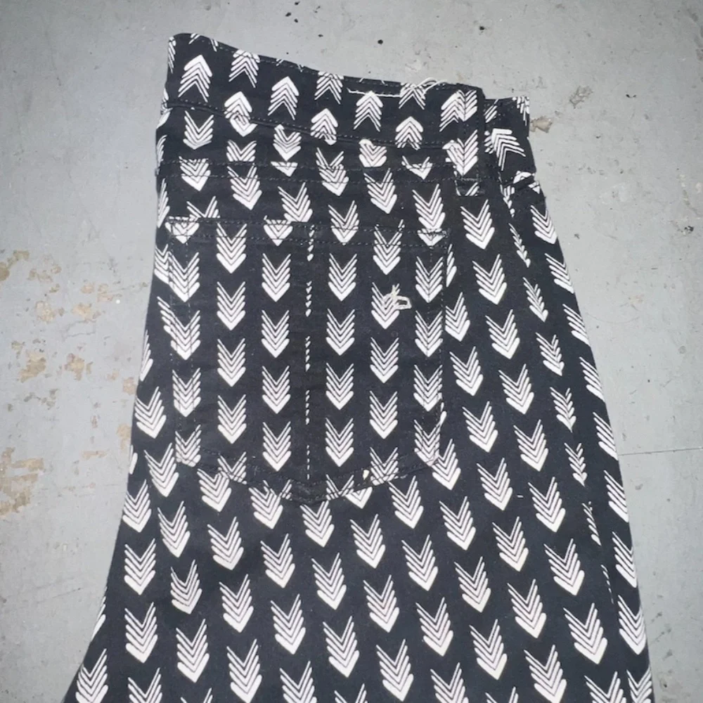 RAG & BONE WOMEN’S ARROW PRINT STRAIGHT LEG JEANS, SIZE US 26, BLACK/WH… - Picture 4 of 7